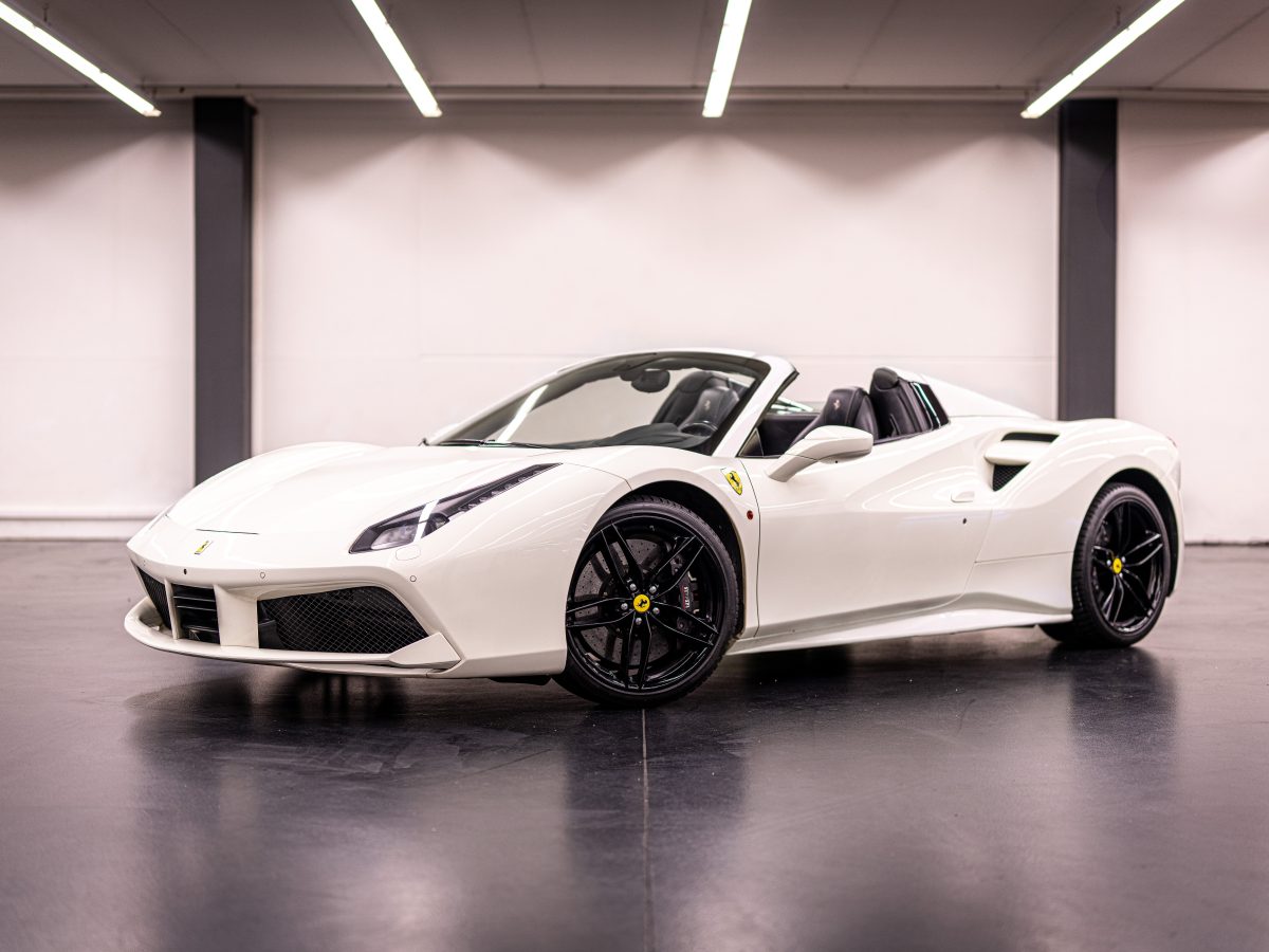 sac_shoot_01_ferrari_488_spyder_car_02_fullwhite